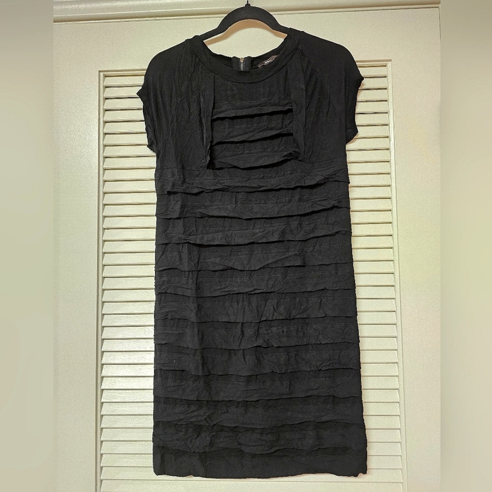 BCBGMaxAzria - Black Tiered Short-Sleeve Dress With Back Zipper
